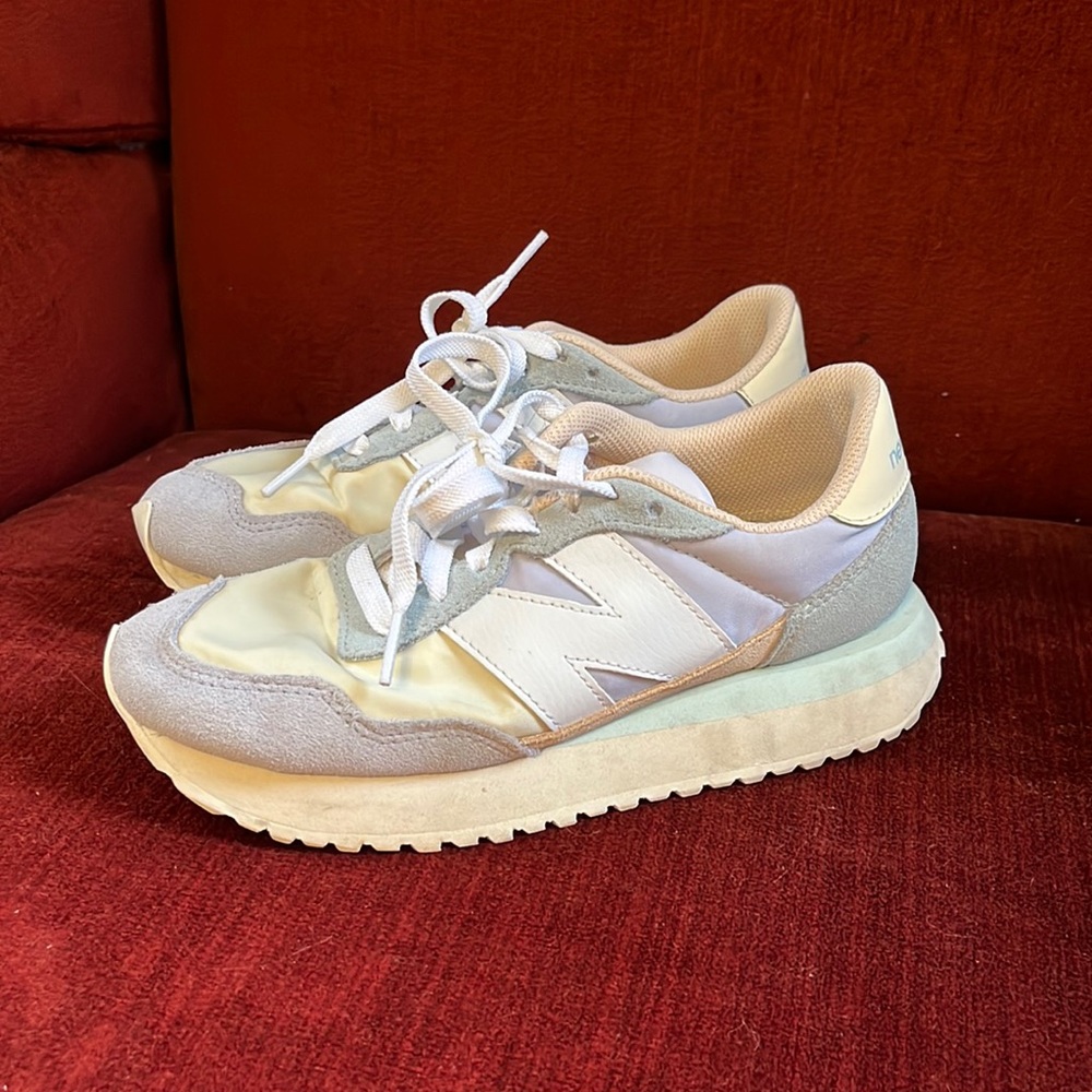 New Balance 237